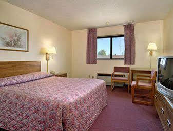 Hotel Super 8 By Wyndham Iowa Falls